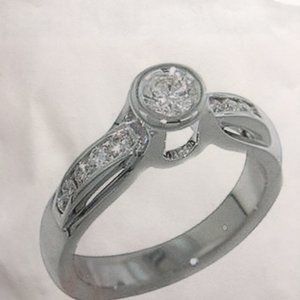 DIAMOND RING 18K WHITE GOLD